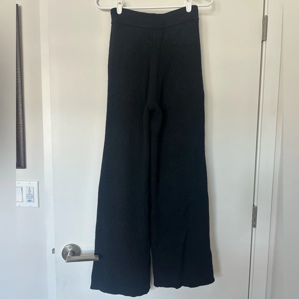 Alo Yoga Snuggle Up Sweater High-Waist Wide Leg Pant - Black - XXS - Picture 6 of 15